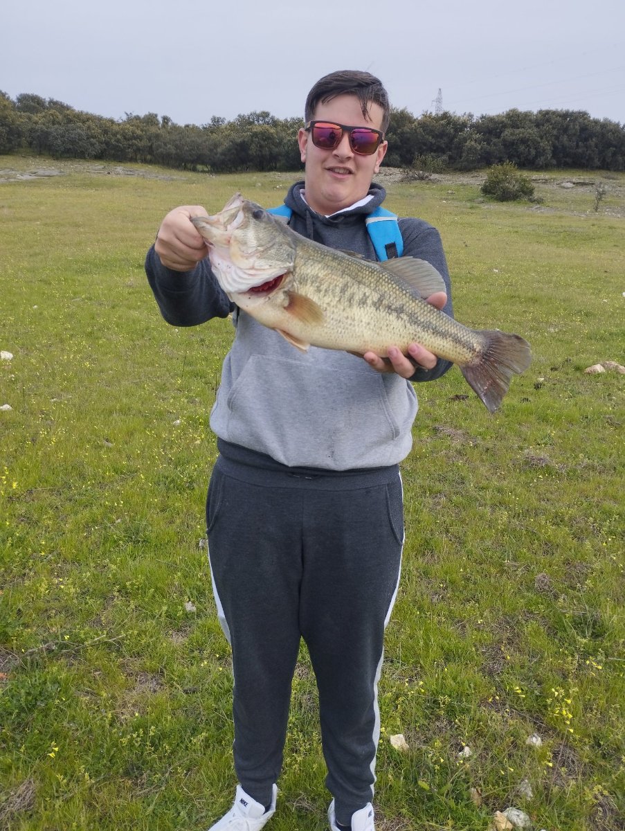 Black bass registrado en AiPeces con metadata de salida de pesca